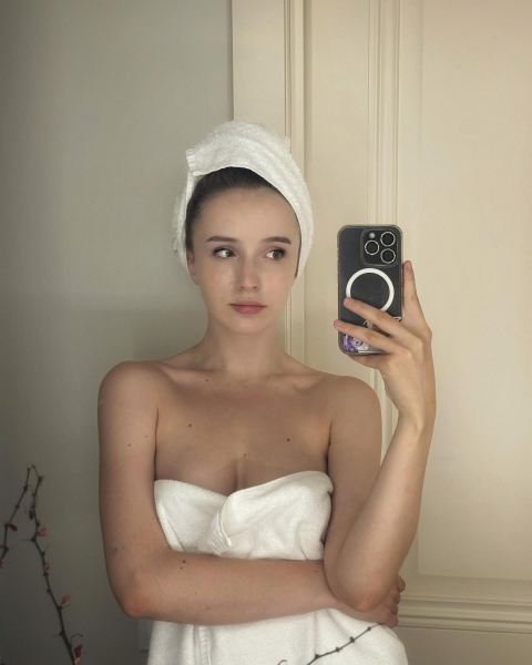 Polly Yangs (Полли Янгс): биография актрисы и модели Polly Yangs (Полли Янгс): биография актрисы и модели